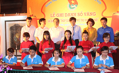 พิธีสดุดีนักศึกษาที่สำเร็จการศึกษาระดับเกียรตินิยมปี๒๐๑๔